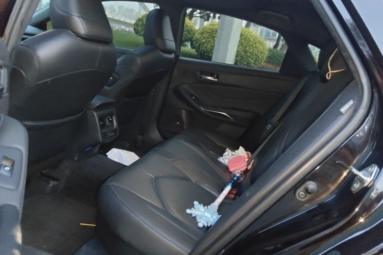 Used Toyota Avalon 2019 Dual-Engine 2.5L Luxury Edition China VI Standard Left Rear Seat