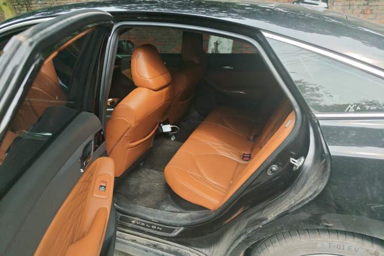 Used Toyota Avalon 2019 Dual-Engine 2.5L Limited Flagship Edition China VI Standard Left Rear Seat