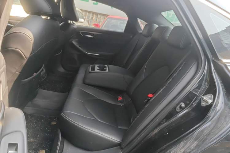 Used Toyota Avalon 2019 2.0L Ambition Edition China VI Left Rear Seat