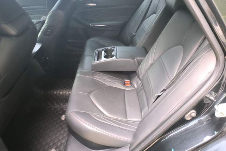 Used Toyota Avalon 2019 Dual-Engine 2.5L XLE Prestige Version China VI Standard Left Rear Seat