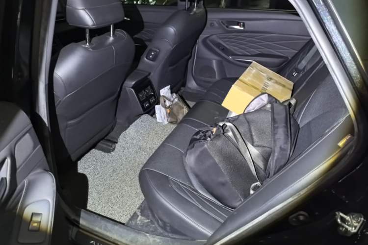 Used Toyota Avalon 2019 Dual-Engine 2.5L XLE Prestige Version China VI Standard Left Rear Seat