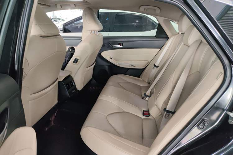 Used Toyota Avalon 2019 Dual-Engine 2.5L Luxury Edition China VI Standard Left Rear Seat
