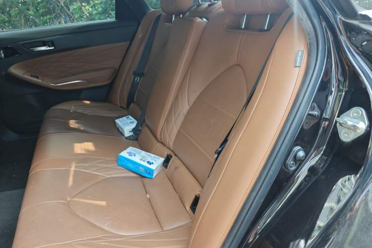 Used Toyota Avalon 2019 Dual-Engine 2.5L Limited Flagship Edition China VI Standard Left Rear Seat