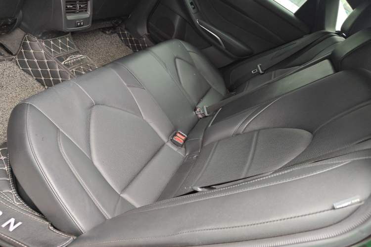 Used Toyota Avalon 2019 Dual-Engine 2.5L Luxury Edition China VI Standard Left Rear Seat