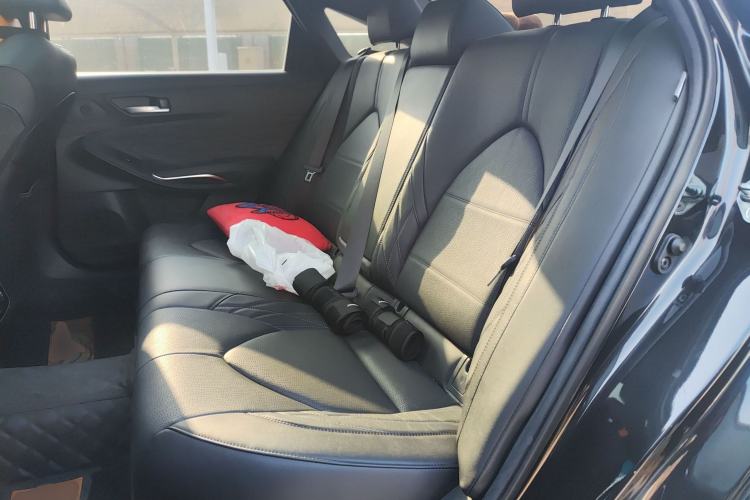 Used Toyota Avalon 2019 Dual-Engine 2.5L XLE Prestige Version China VI Standard Left Rear Seat