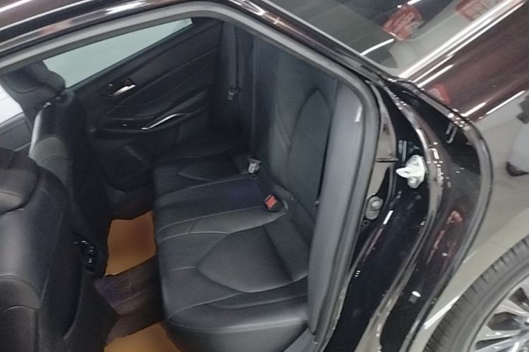 Used Toyota Avalon 2019 2.0L XLE Premium Edition China VI Left Rear Seat