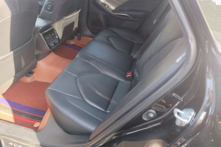 Used Toyota Avalon 2019 2.0L XLE Premium Edition China VI Left Rear Seat