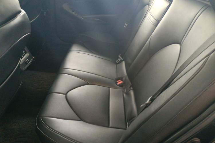 Used Toyota Avalon 2019 2.0L Ambition Edition China VI Left Rear Seat