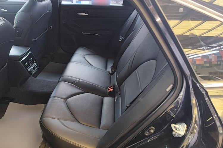 Used Toyota Avalon 2019 2.0L XLE Premium Edition China VI Left Rear Seat