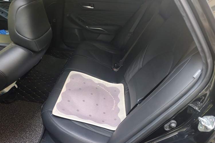 Used Toyota Avalon 2019 Dual-Engine 2.5L XLE Prestige Version China VI Standard Left Rear Seat