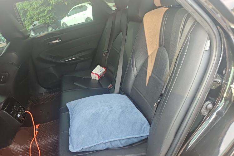 Used Toyota Avalon 2019 2.0L XLE Premium Edition China VI Left Rear Seat