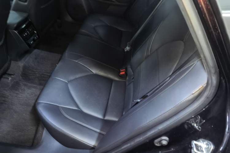 Used Toyota Avalon 2019 2.0L XLE Premium Edition China VI Left Rear Seat