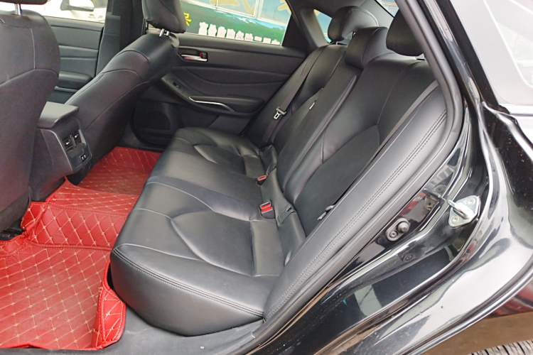 Used Toyota Avalon 2019 2.0L Ambition Edition China VI Left Rear Seat