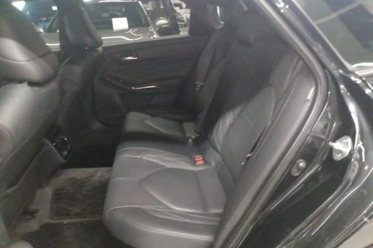 Used Toyota Avalon 2019 Dual-Engine 2.5L XLE Prestige Version China VI Standard Left Rear Seat