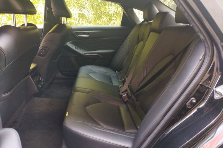 Used Toyota Avalon 2019 2.5L Touring Premium Version China VI Standard Left Rear Seat