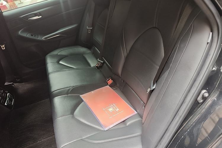Used Toyota Avalon 2019 2.0L XLE Premium Edition China VI Left Rear Seat