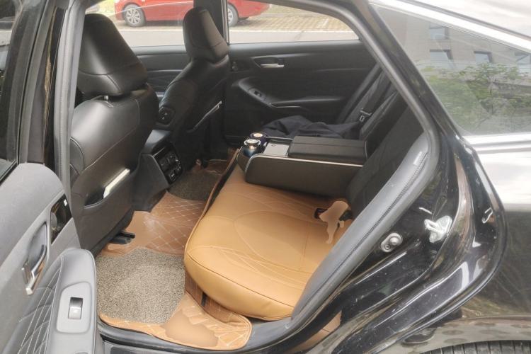 Used Toyota Avalon 2019 Dual-Engine 2.5L Limited Flagship Edition China VI Standard Left Rear Seat