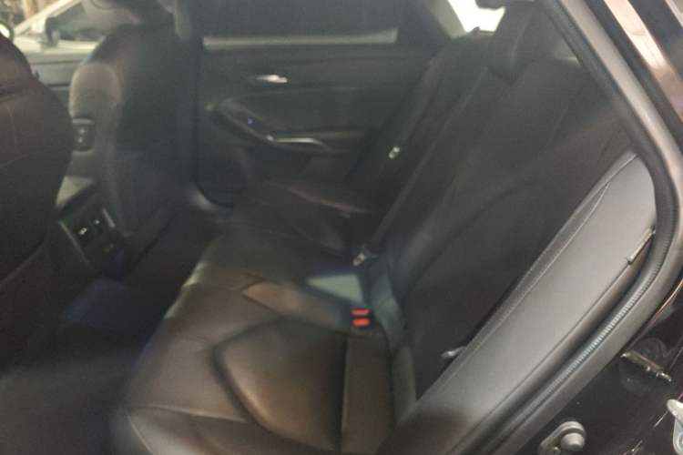 Used Toyota Avalon 2019 Dual-Engine 2.5L Luxury Edition China VI Standard Left Rear Seat