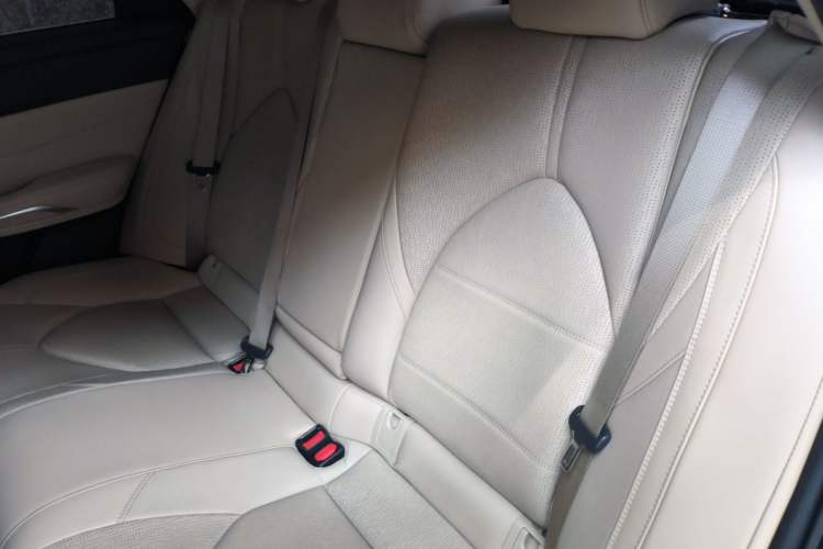 Used Toyota Avalon 2019 Dual-Engine 2.5L Luxury Edition China VI Standard Left Rear Seat