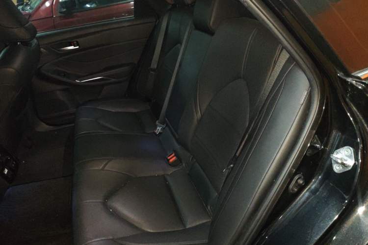 Used Toyota Avalon 2019 2.0L XLE Premium Edition China VI Left Rear Seat