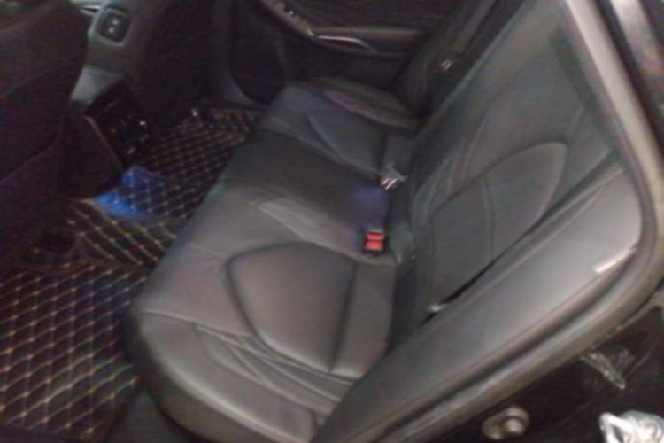 Used Toyota Avalon 2019 Dual-Engine 2.5L XLE Prestige Version China VI Standard Left Rear Seat