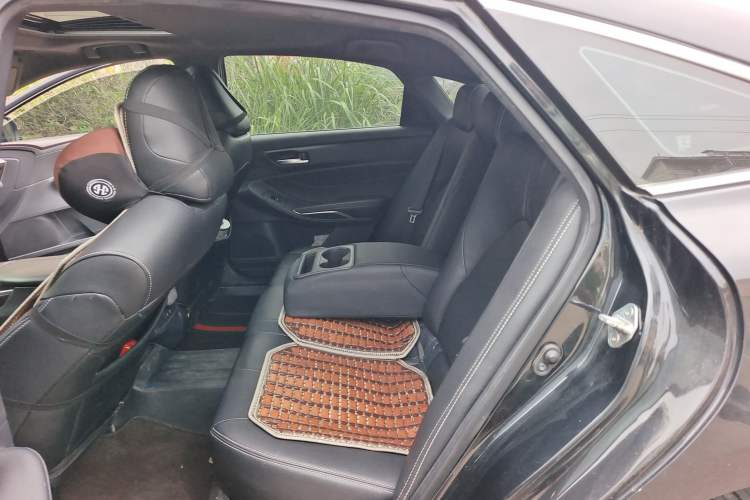 Used Toyota Avalon 2019 2.0L Ambition Edition China VI Left Rear Seat