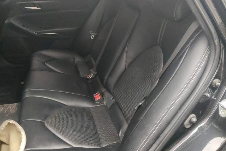 Used Toyota Avalon 2019 2.0L Ambition Edition China VI Left Rear Seat