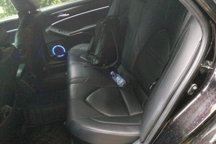 Used Toyota Avalon 2019 Dual-Engine 2.5L Luxury Edition China VI Standard Left Rear Seat