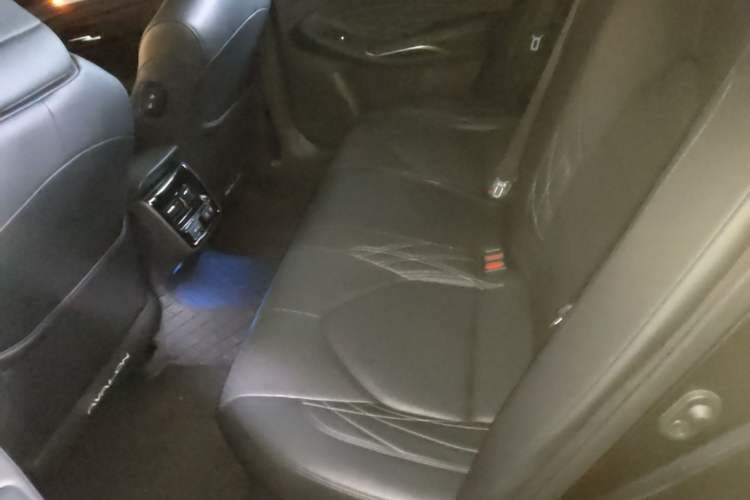 Used Toyota Avalon 2019 Dual-Engine 2.5L XLE Prestige Version China VI Standard Left Rear Seat