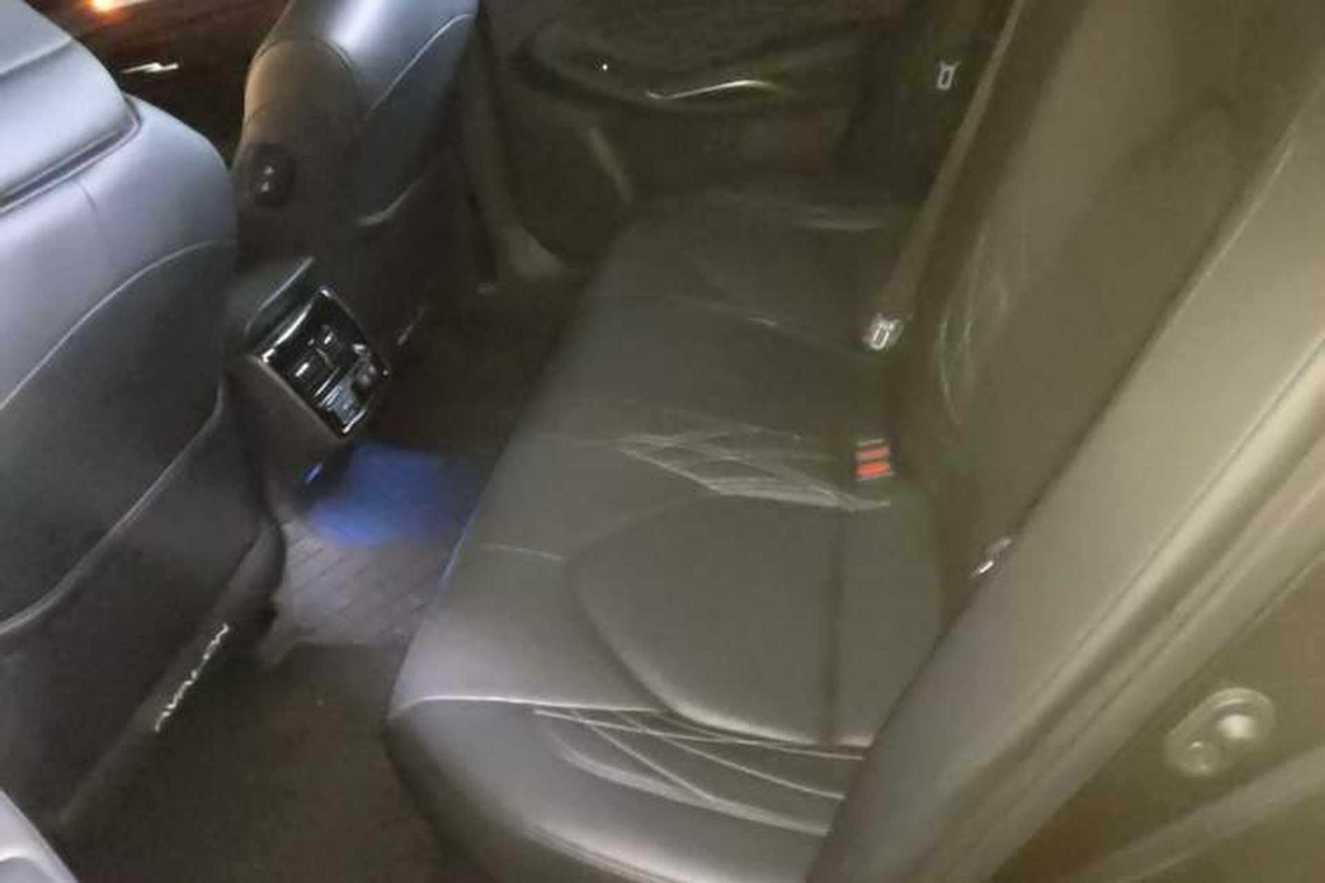 Used Toyota Avalon 2019 Dual-Engine 2.5L XLE Prestige Version China VI Standard Left Rear Seat
