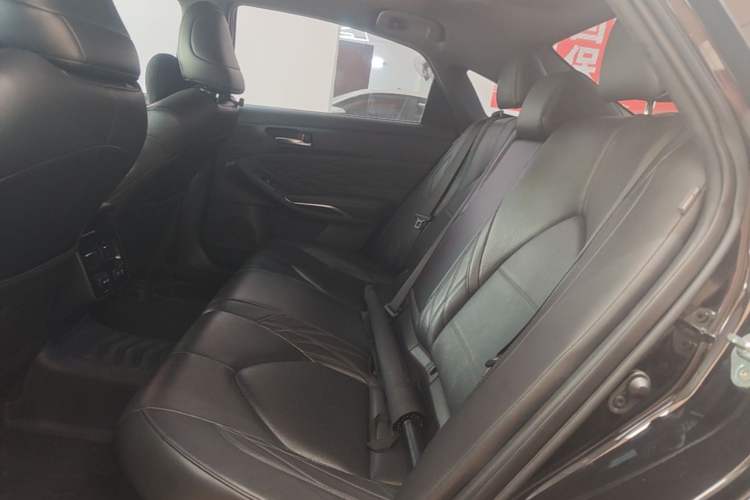 Used Toyota Avalon 2019 Dual-Engine 2.5L XLE Prestige Version China VI Standard Left Rear Seat