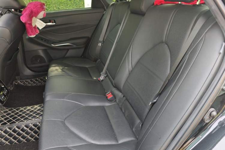 Used Toyota Avalon 2019 2.0L XLE Premium Edition China VI Left Rear Seat