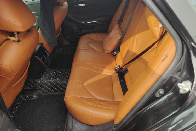 Used Toyota Avalon 2019 2.0L Ambition Edition China VI Left Rear Seat