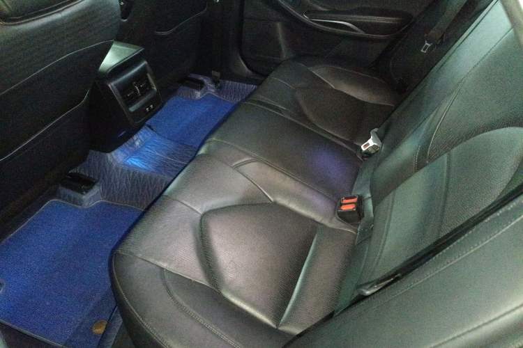 Used Toyota Avalon 2019 2.0L Luxury Edition China VI Standard Left Rear Seat