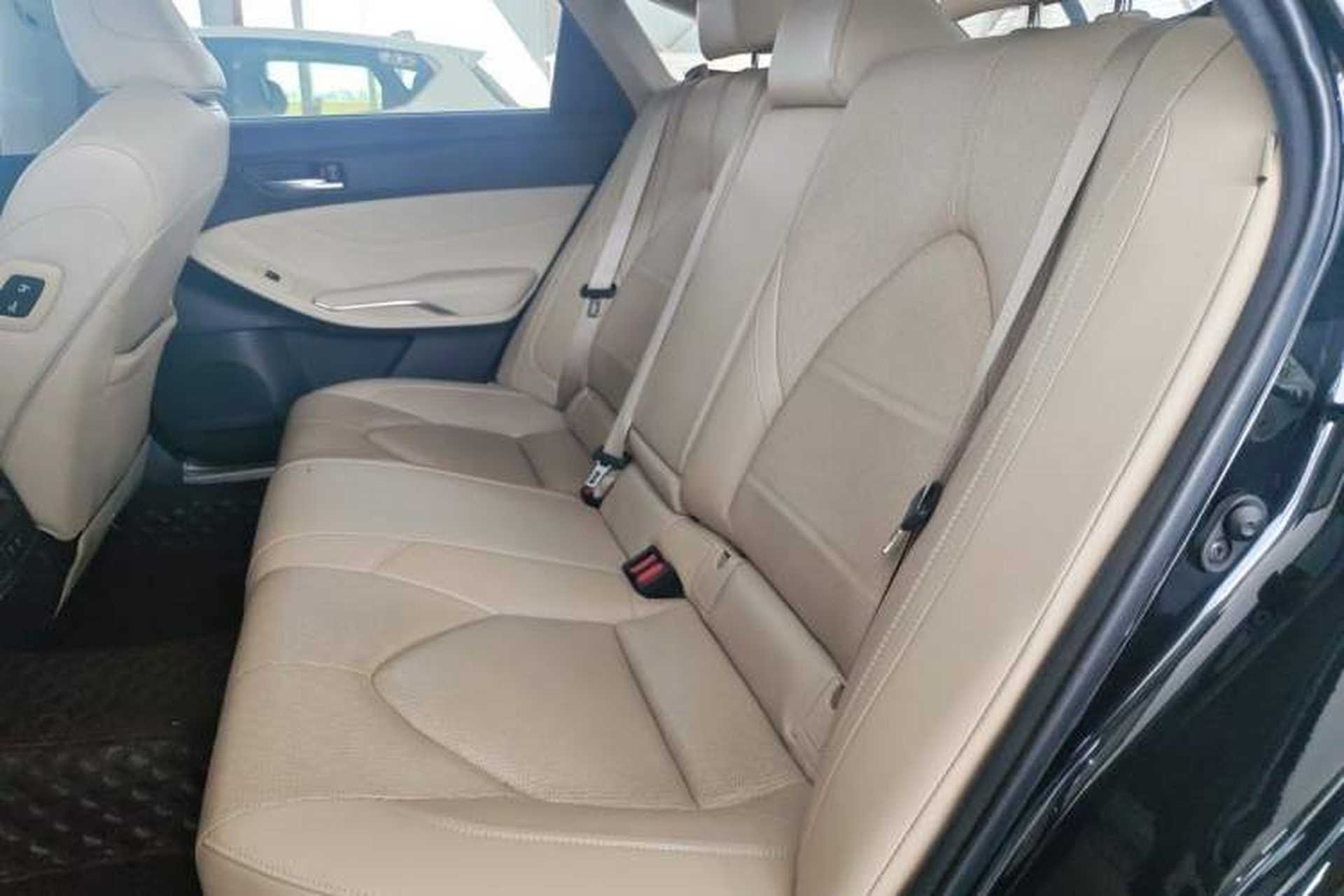 Used Toyota Avalon 2019 2.0L Luxury Edition China VI Standard Left Rear Seat