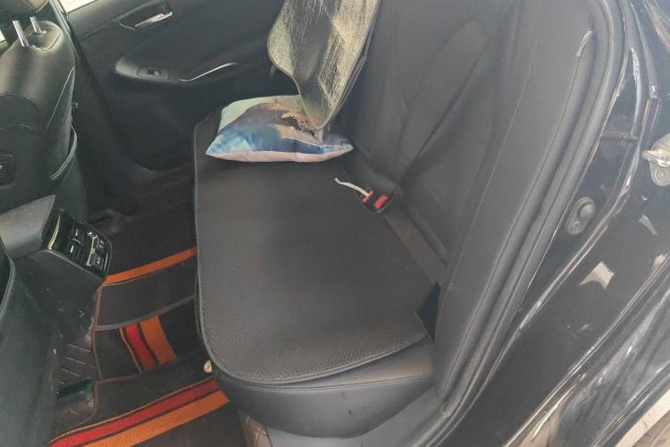 Used Toyota Avalon 2019 2.0L XLE Premium Edition China VI Left Rear Seat