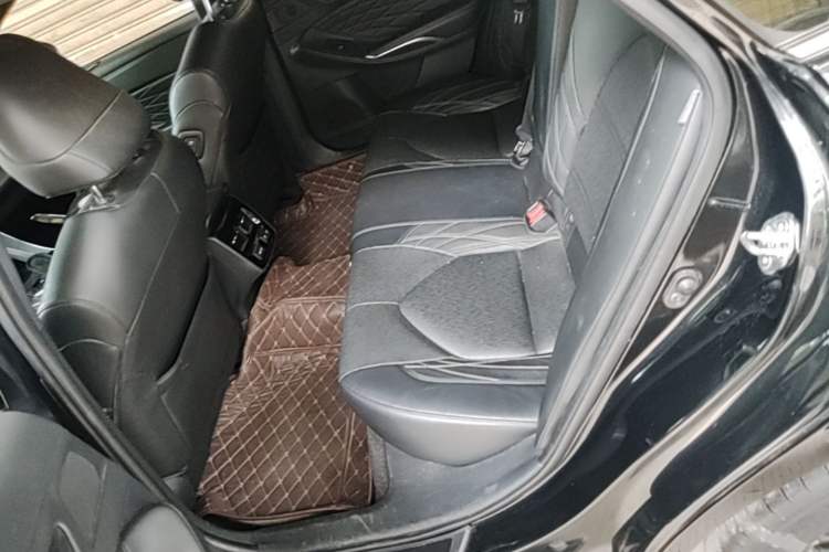 Used Toyota Avalon 2019 2.5L Touring Premium Version China VI Standard Left Rear Seat
