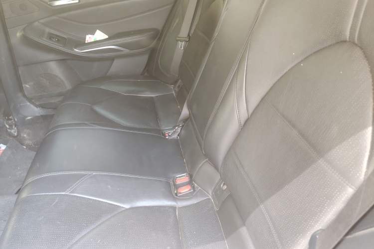 Used Toyota Avalon 2019 Dual-Engine 2.5L Luxury Edition China V Standard Left Rear Seat