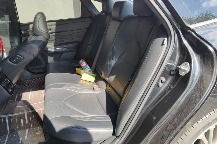 Used Toyota Avalon 2019 Dual-Engine 2.5L XLE Prestige Version China VI Standard Left Rear Seat