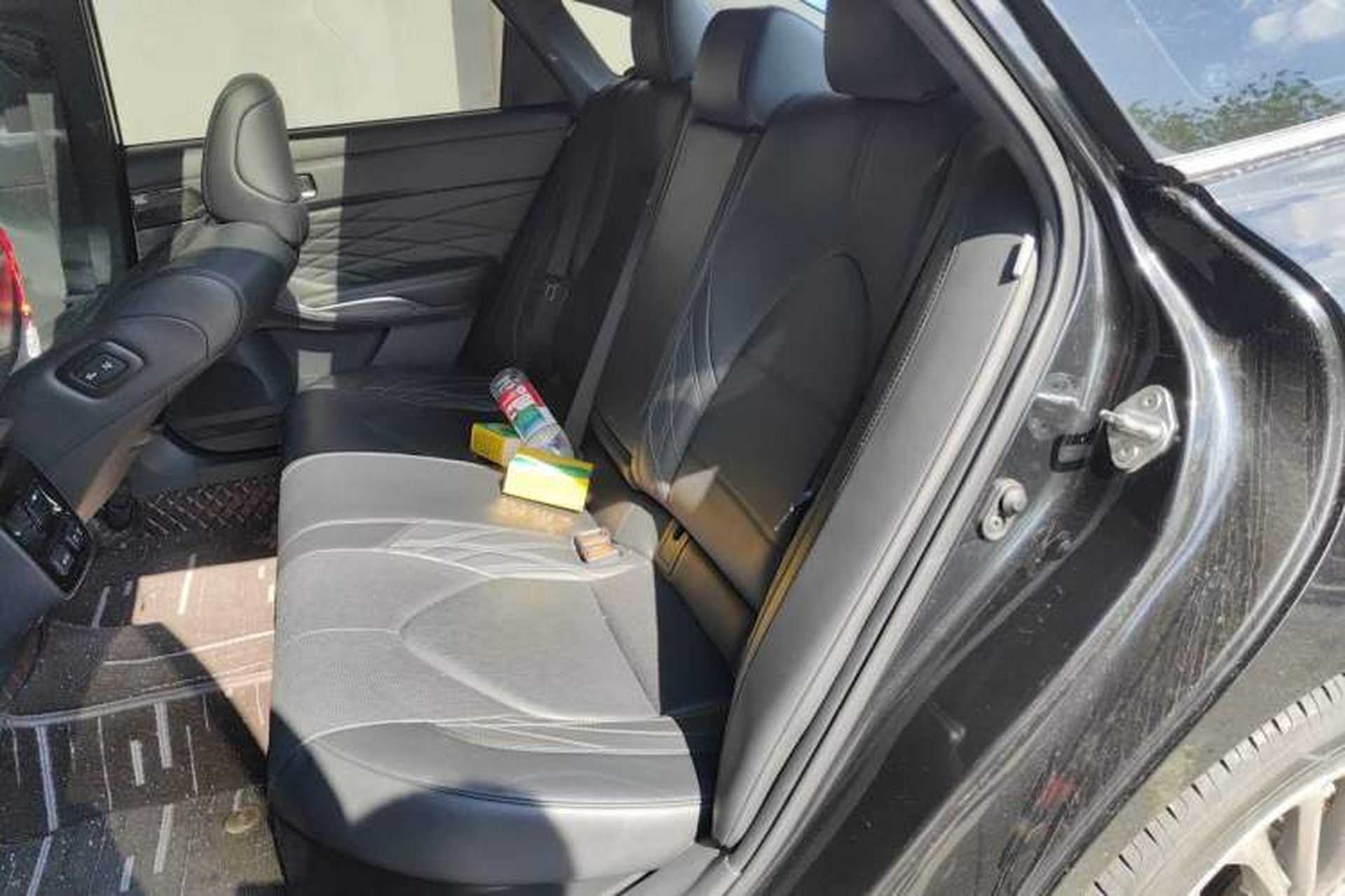 Used Toyota Avalon 2019 Dual-Engine 2.5L XLE Prestige Version China VI Standard Left Rear Seat
