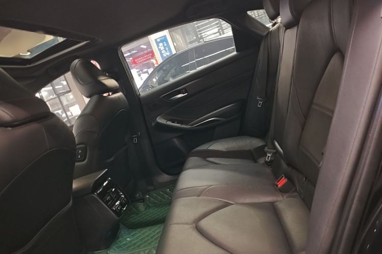 Used Toyota Avalon 2019 2.0L XLE Premium Edition China VI Left Rear Seat