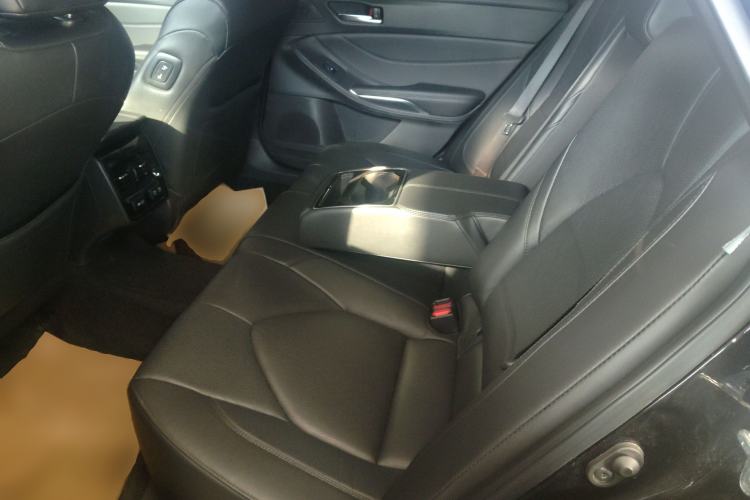 Used Toyota Avalon 2019 2.0L XLE Premium Edition China VI Left Rear Seat