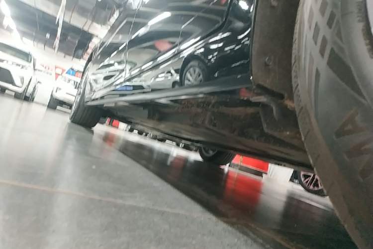 Used Toyota Avalon 2019 2.0L Ambition Edition China VI Left Side Sill