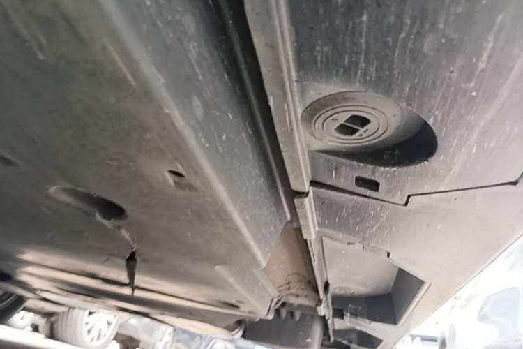 Used Toyota Avalon 2019 Dual-Engine 2.5L Luxury Edition China VI Standard Left Side Sill