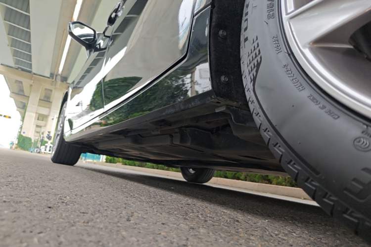 Used Toyota Avalon 2019 2.0L Ambition Edition China VI Left Side Sill