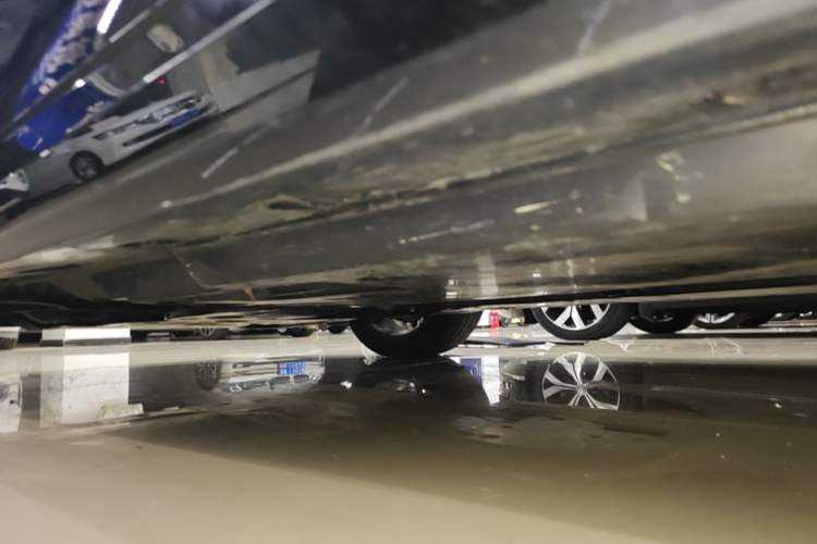 Used Toyota Avalon 2019 Dual-Engine 2.5L XLE Prestige Version China VI Standard Left Side Sill