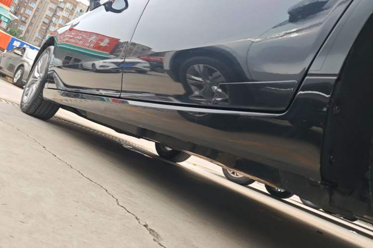 Used Toyota Avalon 2019 Dual-Engine 2.5L Luxury Edition China VI Standard Left Side Sill