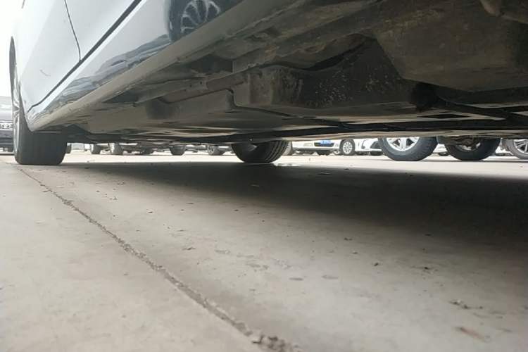 Used Toyota Avalon 2019 Dual-Engine 2.5L XLE Prestige Version China VI Standard Left Side Sill