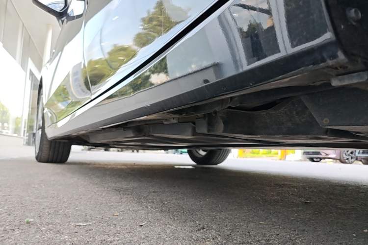 Used Toyota Avalon 2019 Dual-Engine 2.5L Luxury Edition China VI Standard Left Side Sill