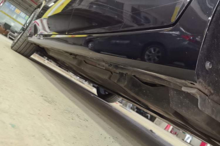 Used Toyota Avalon 2019 Dual-Engine 2.5L XLE Prestige Version China VI Standard Left Side Sill
